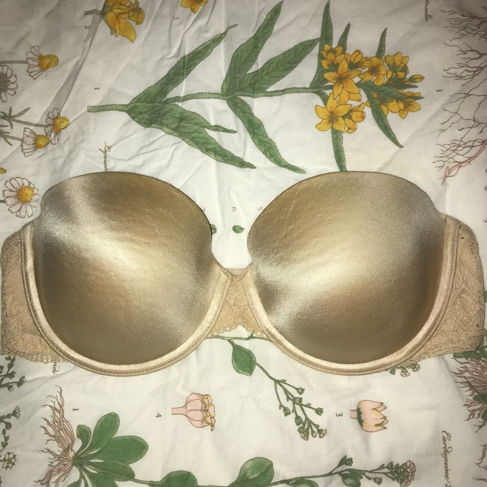 Nude strapless bra with lace detail